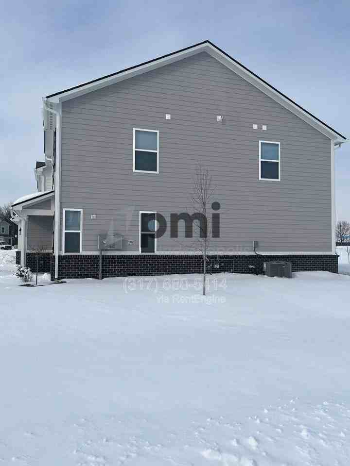 2948 Woods Edge Dr - Photo 2 of 10