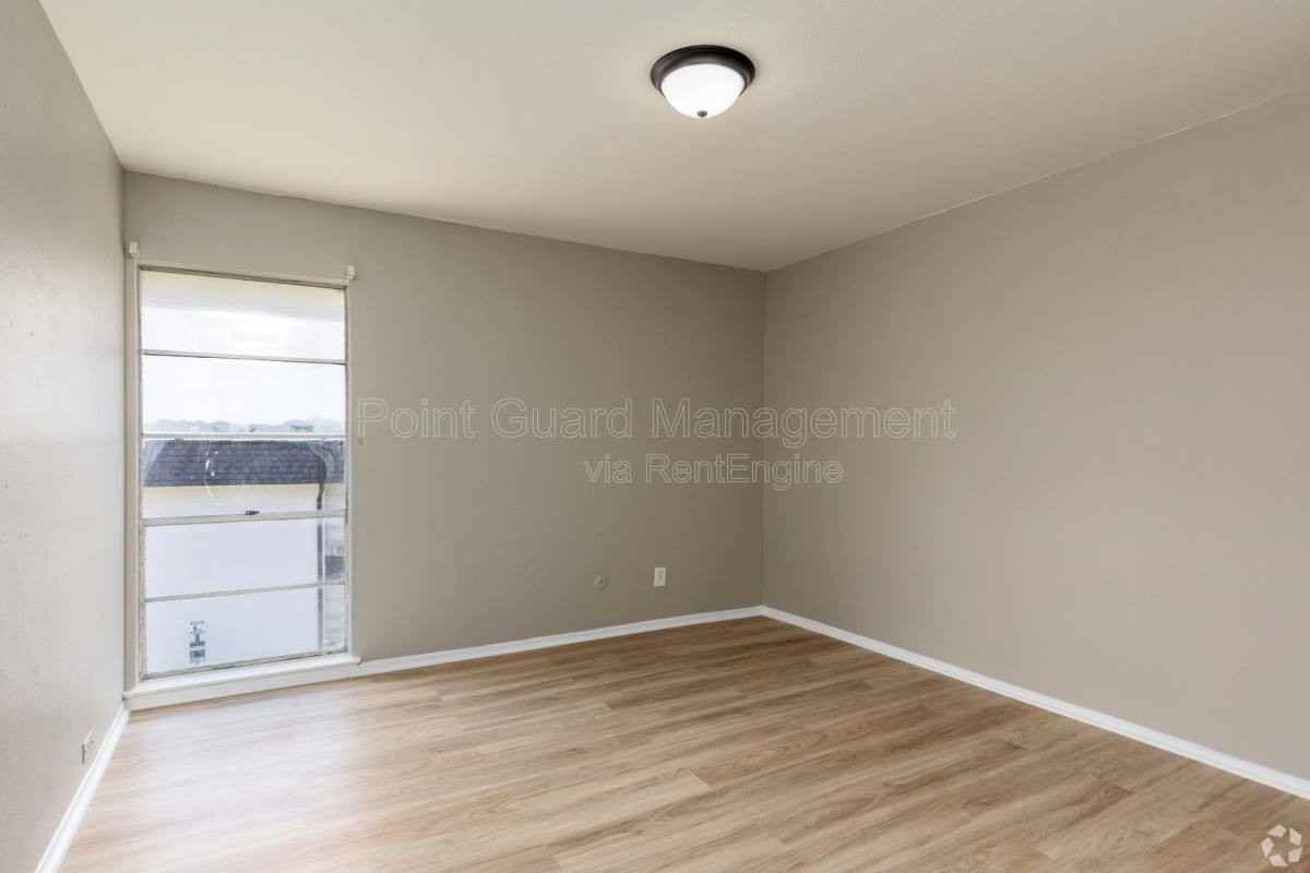 4552 W Kiest Blvd #1038 - Photo 3 of 8