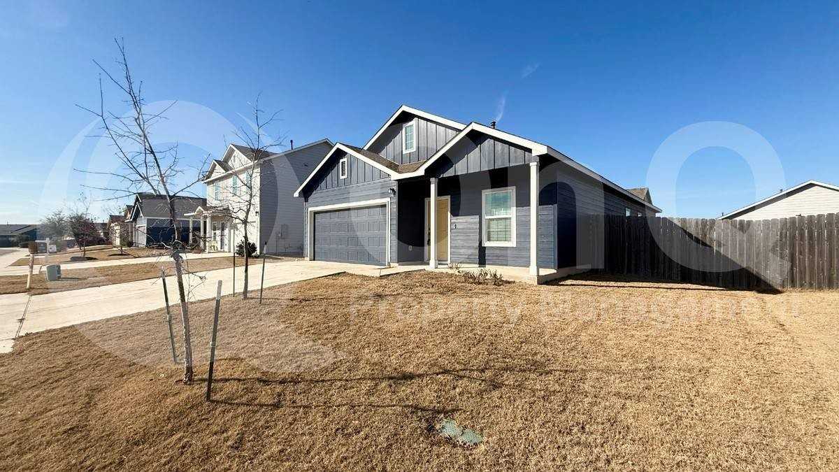 1112 Rio Frio Ln - Photo 3 of 10
