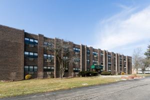 featured image of 696 Elm Pl #102