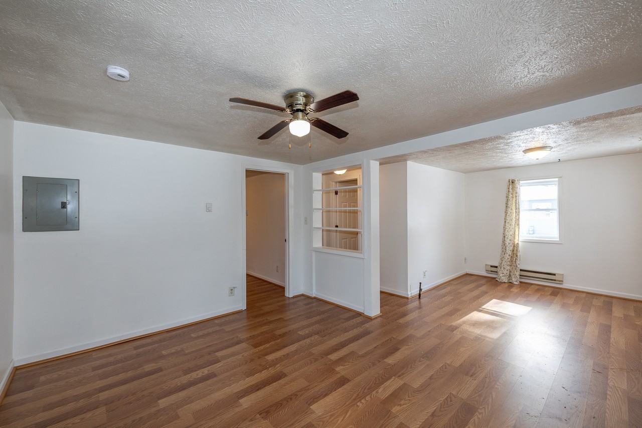 988 Oakwood Blvd - Photo 3 of 21