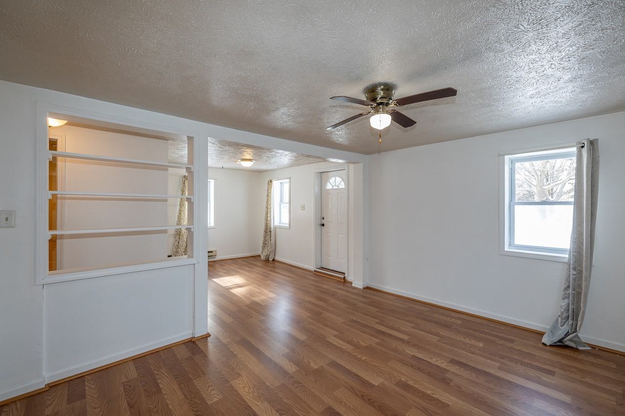 988 Oakwood Blvd - Photo 4 of 21