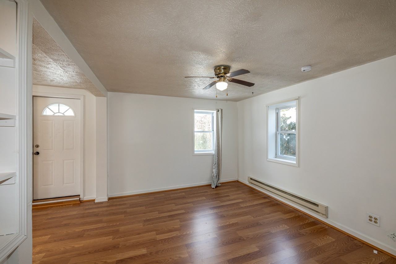 988 Oakwood Blvd - Photo 5 of 21