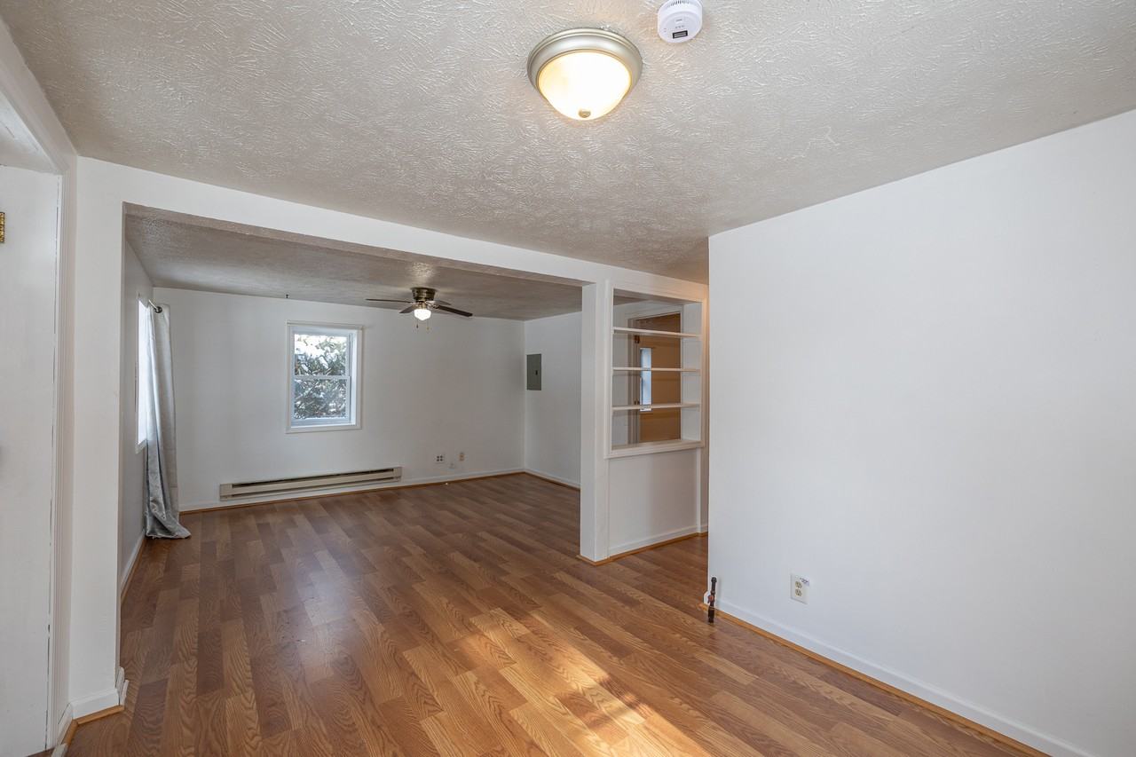 988 Oakwood Blvd - Photo 7 of 21