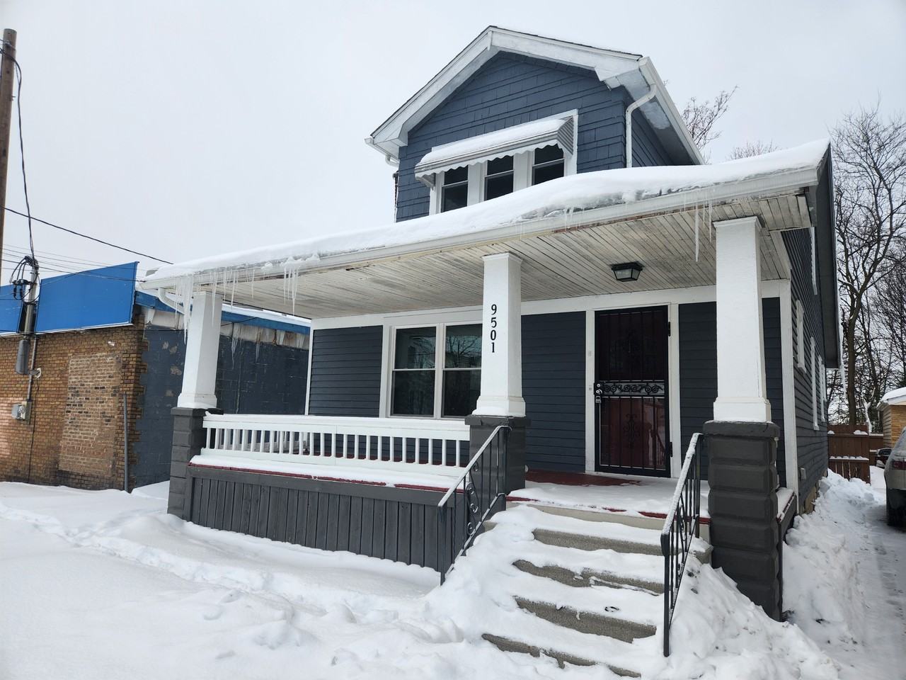 9501 Rosewood Ave - Photo 2 of 12