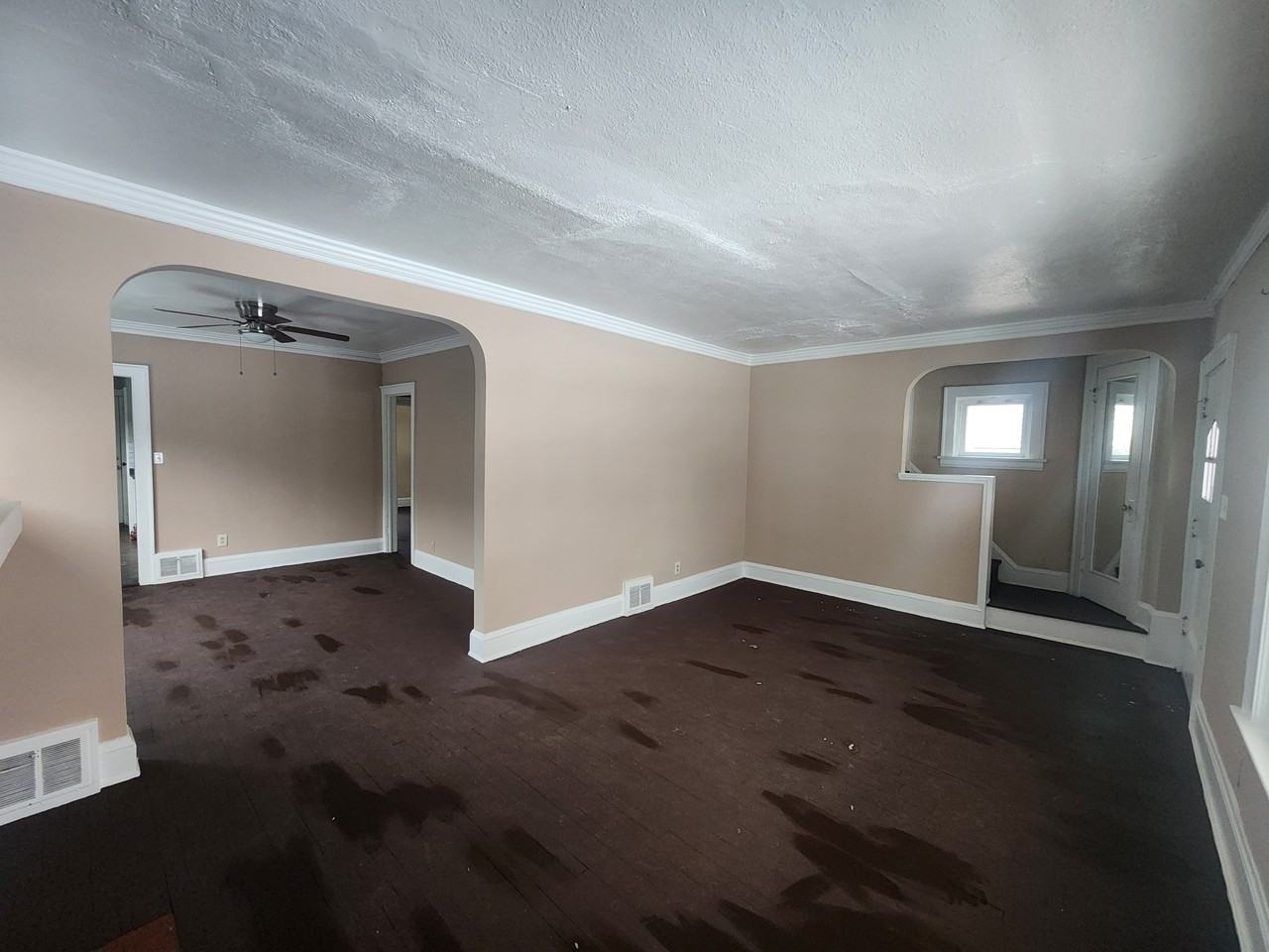 9501 Rosewood Ave - Photo 4 of 12