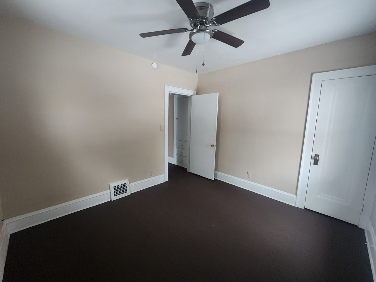 9501 Rosewood Ave - Photo 7 of 12