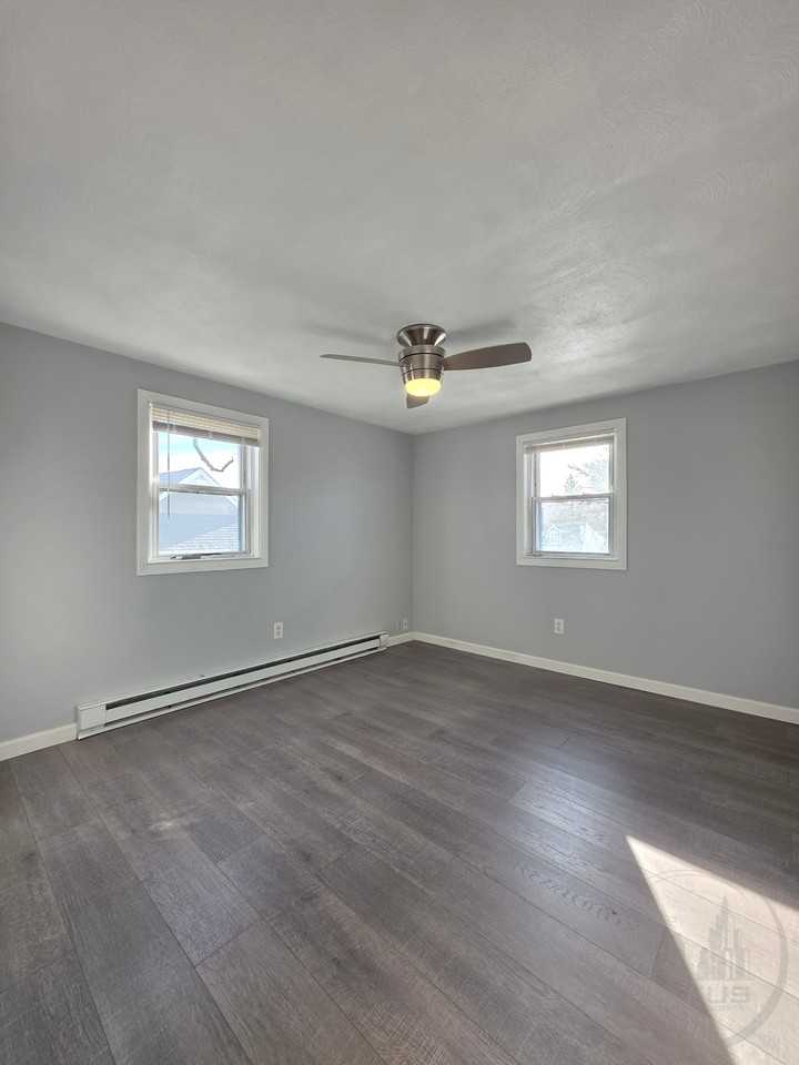 73-75 Newell St - Photo 7 of 11