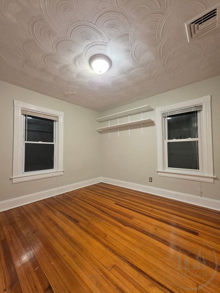 358-362 Weeden St - Photo 6 of 12