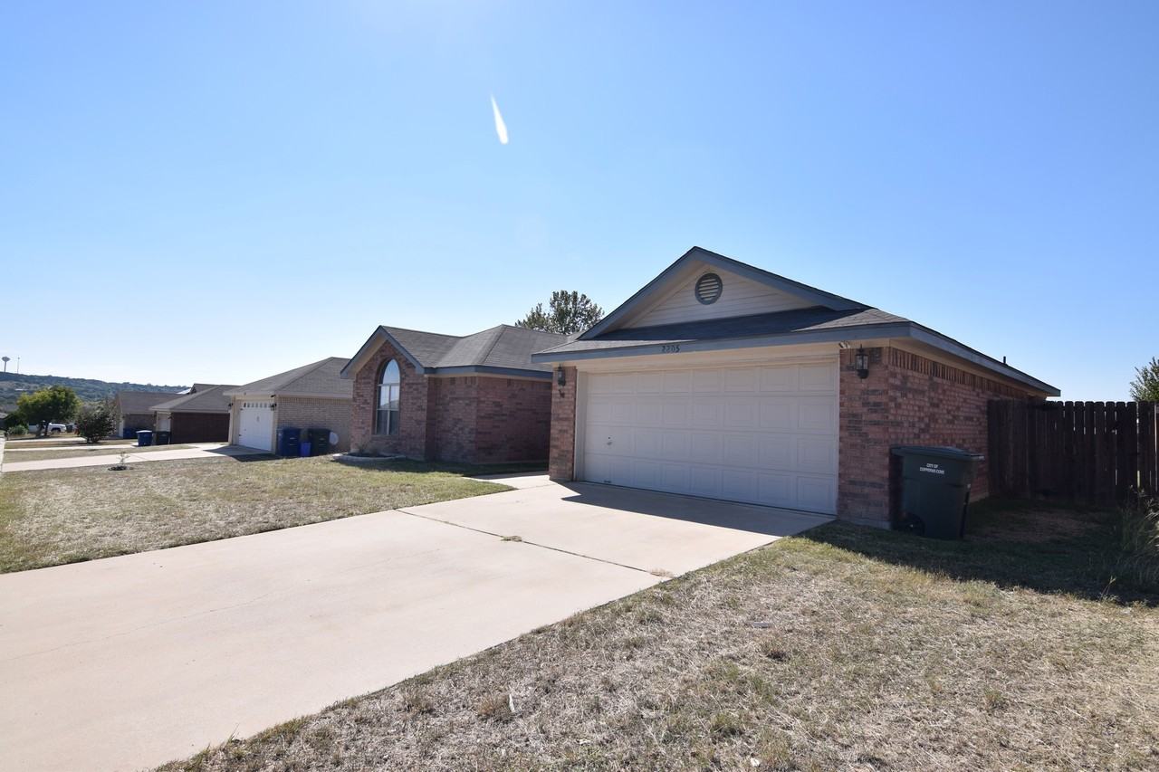 2205 Joseph Dr - Photo 2 of 21