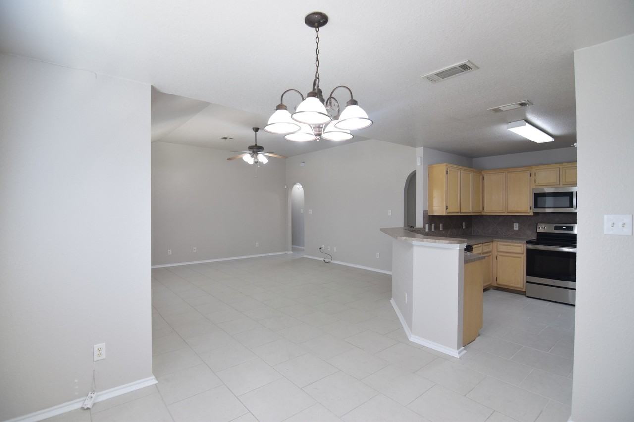 2205 Joseph Dr - Photo 5 of 21