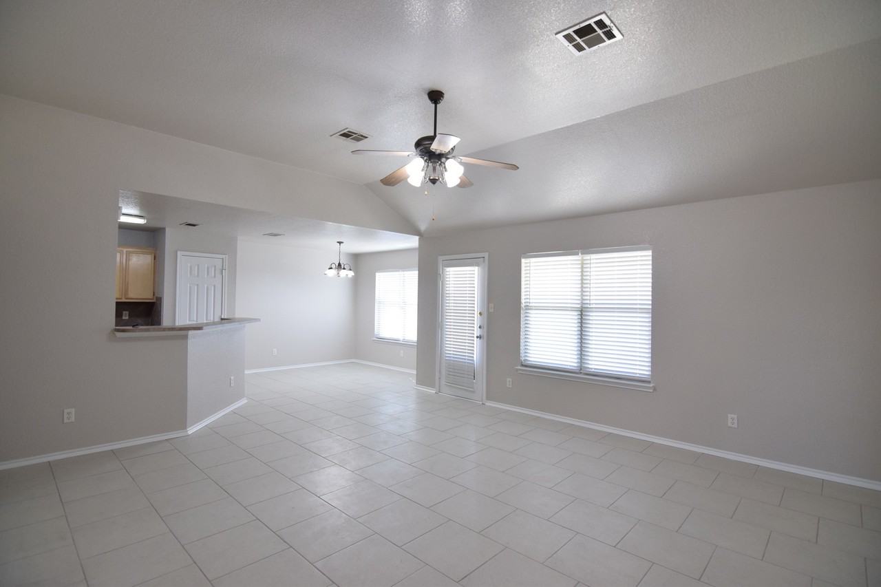 2205 Joseph Dr - Photo 6 of 21