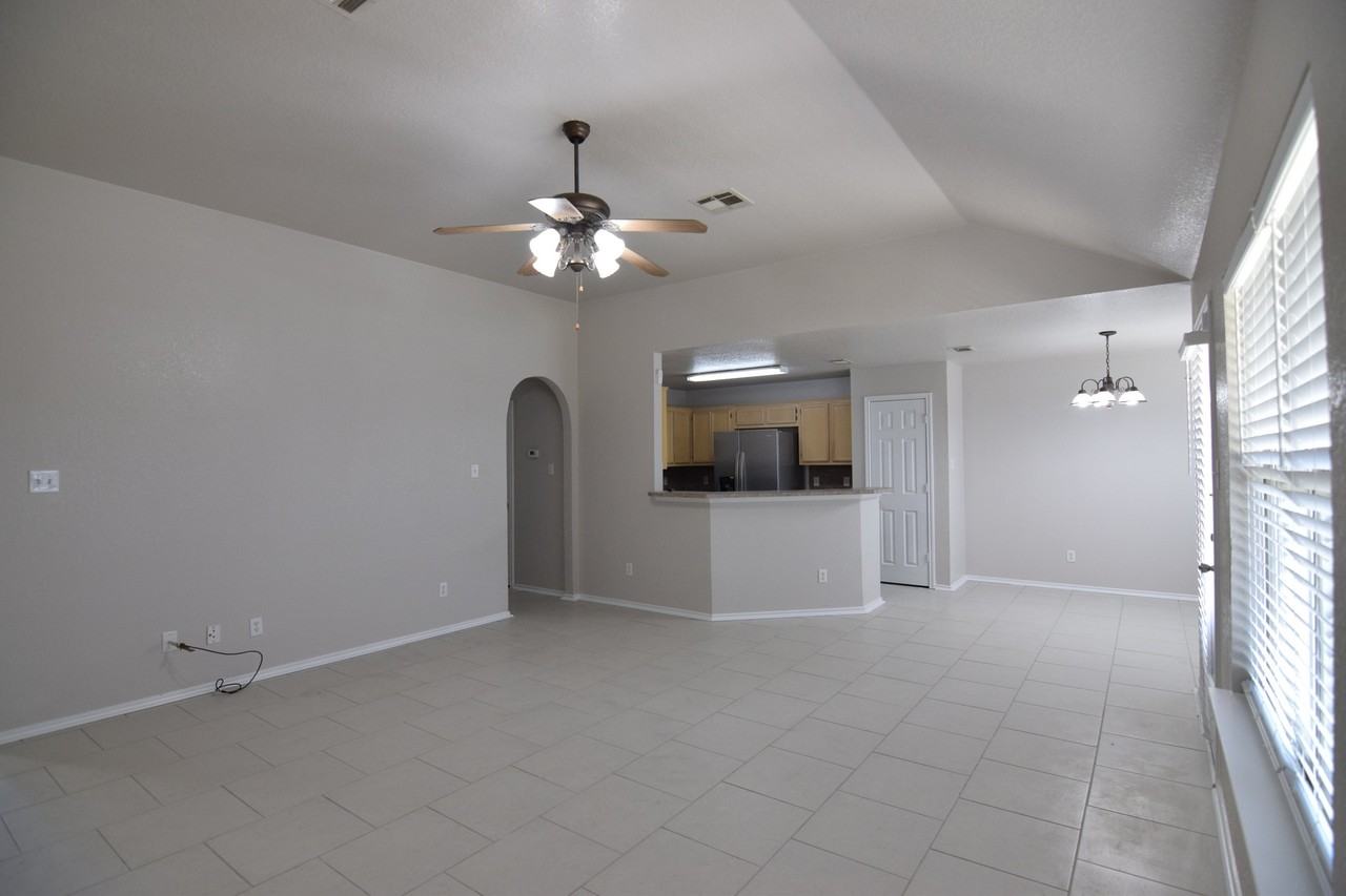 2205 Joseph Dr - Photo 7 of 21