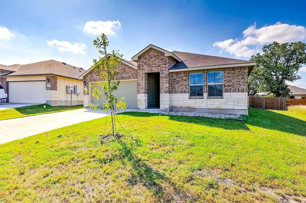 4003 Arafel Ln - Photo 3 of 32