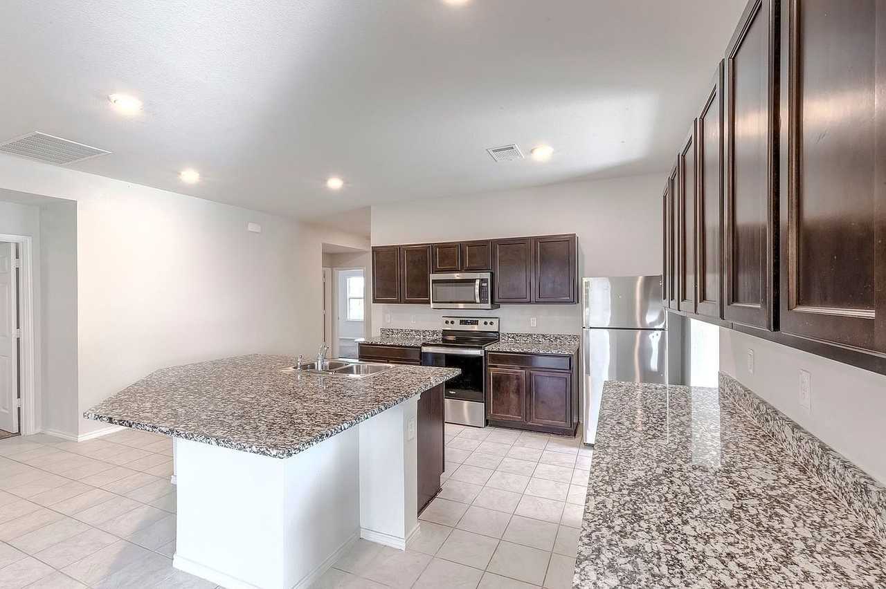 4003 Arafel Ln - Photo 7 of 32