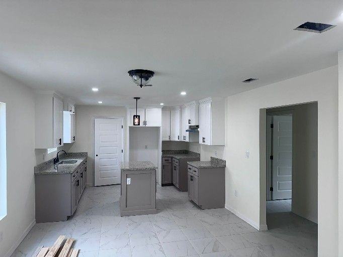 1136 W Fronton St - Photo 3 of 12