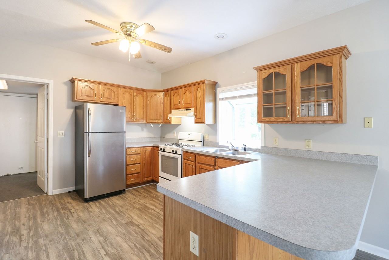 1112 S 33rd St - Photo 4 of 15