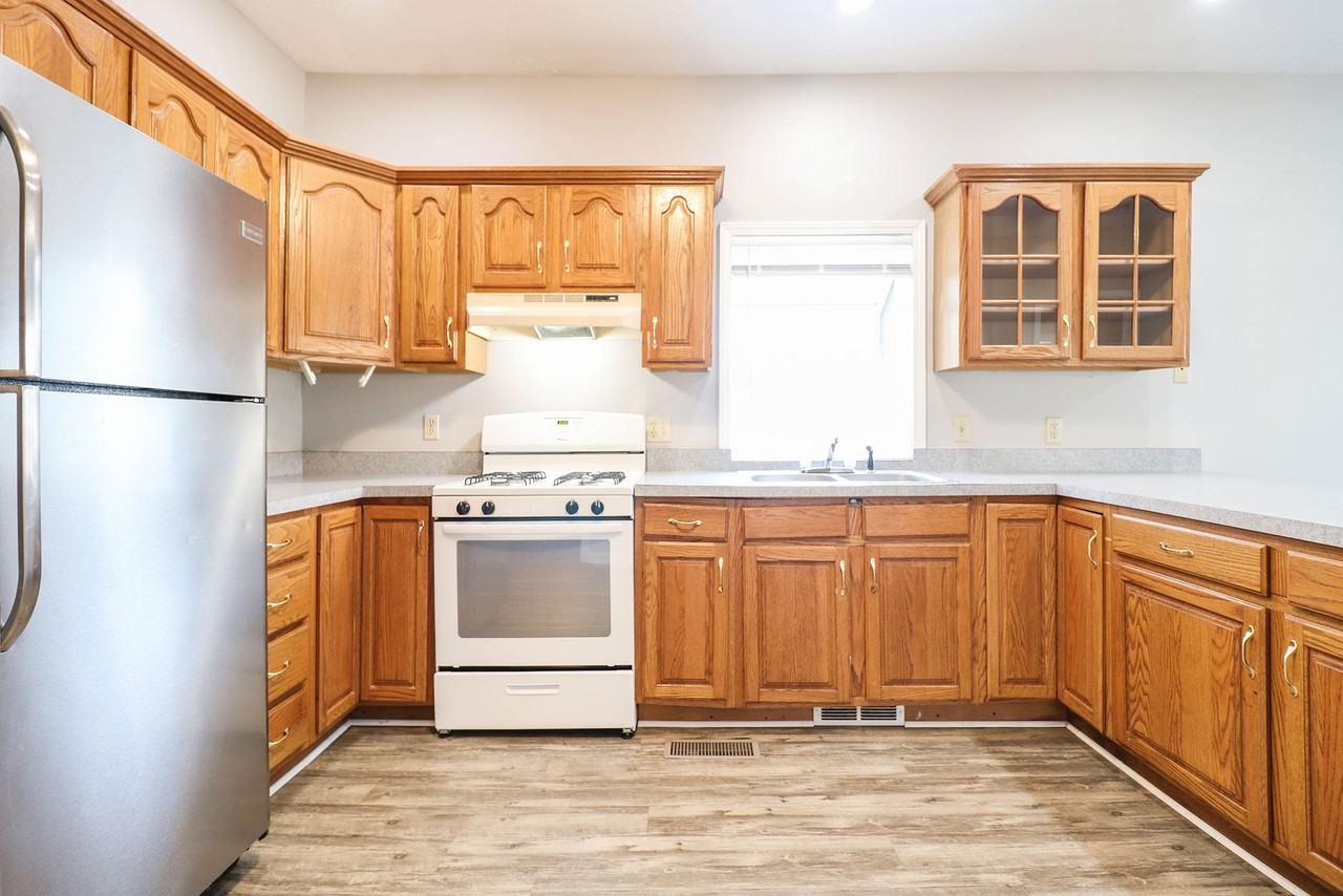 1112 S 33rd St - Photo 5 of 15