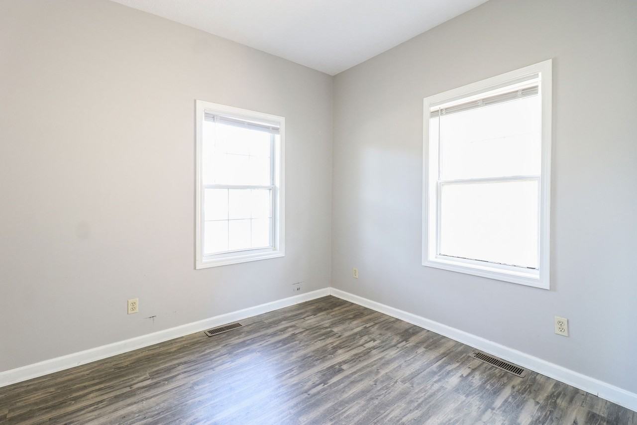 1112 S 33rd St - Photo 7 of 15