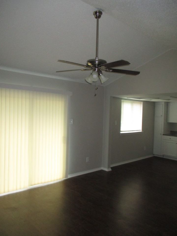 4018 Ambrose Dr - Photo 5 of 15