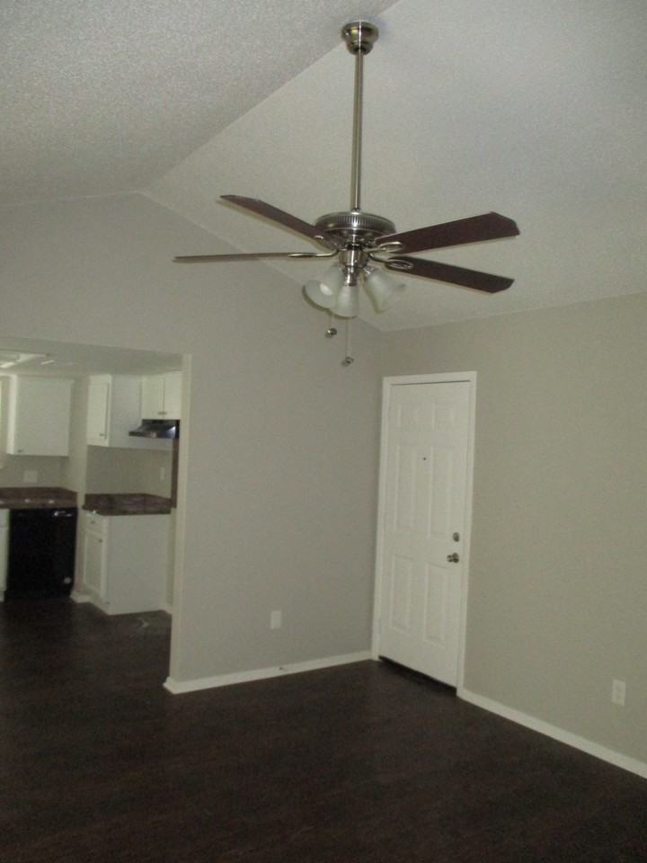 4018 Ambrose Dr - Photo 6 of 15