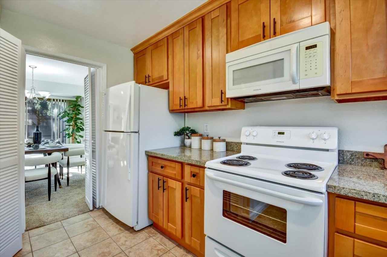 435 Alberto Way #17 - Photo 7 of 15