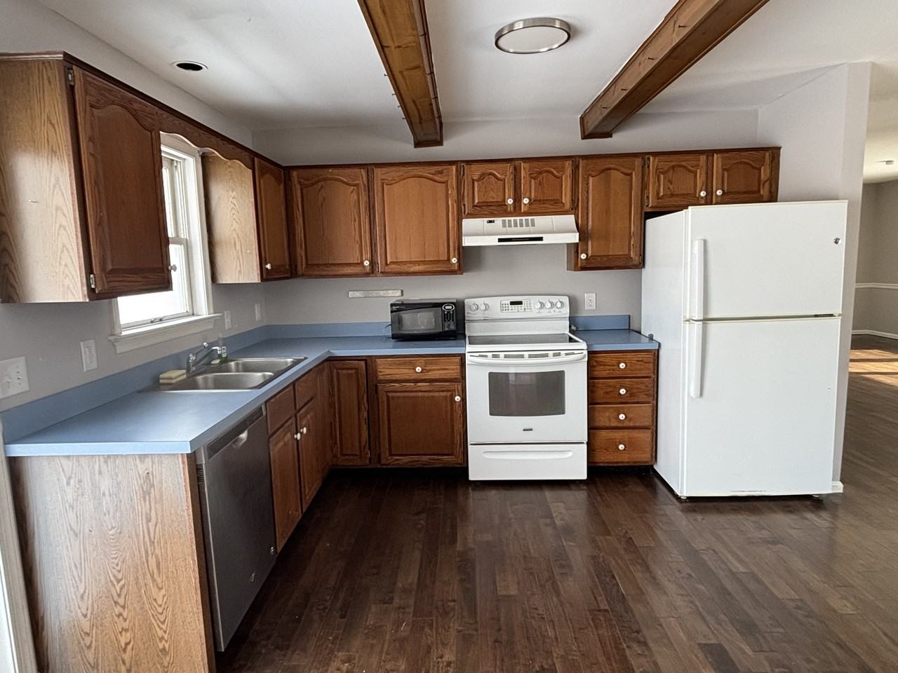 305 W Spruce St - Photo 4 of 17