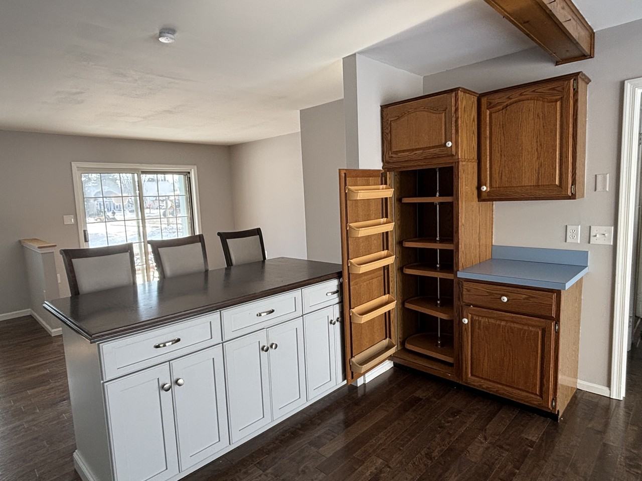 305 W Spruce St - Photo 5 of 17