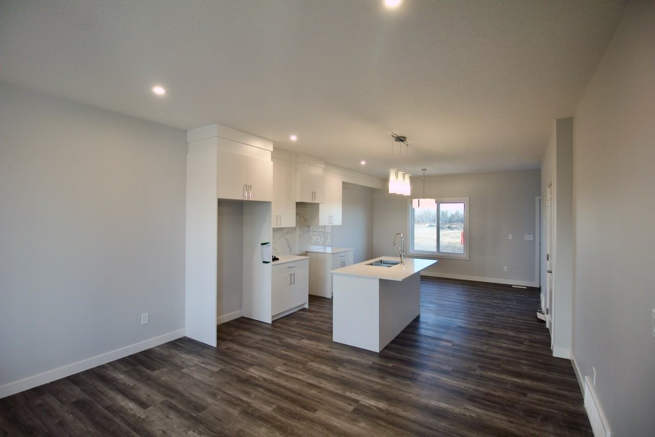 4608 50 Ave - Photo 2 of 23