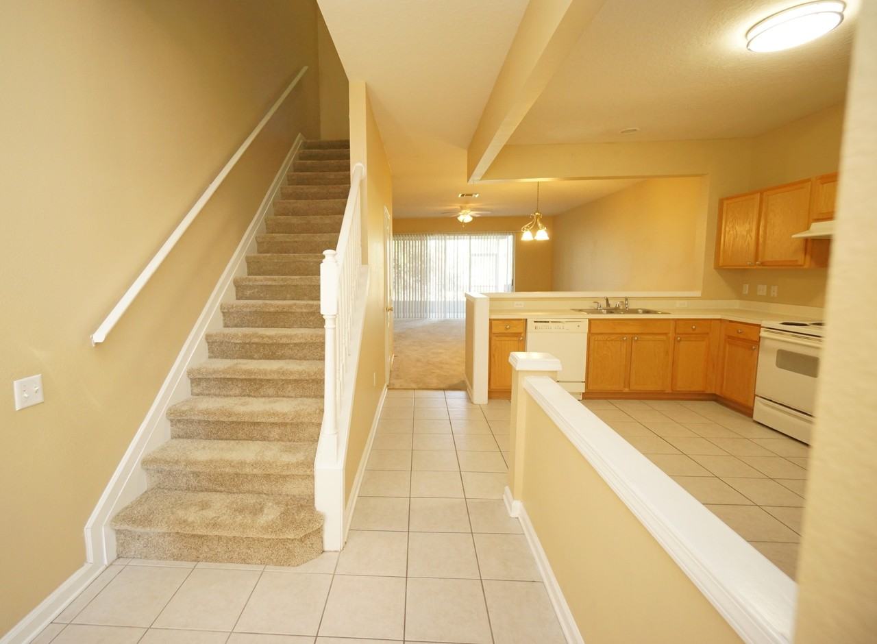 1038 Vista Cay Ct - Photo 2 of 21