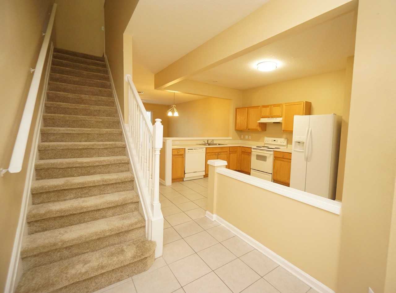 1038 Vista Cay Ct - Photo 3 of 21