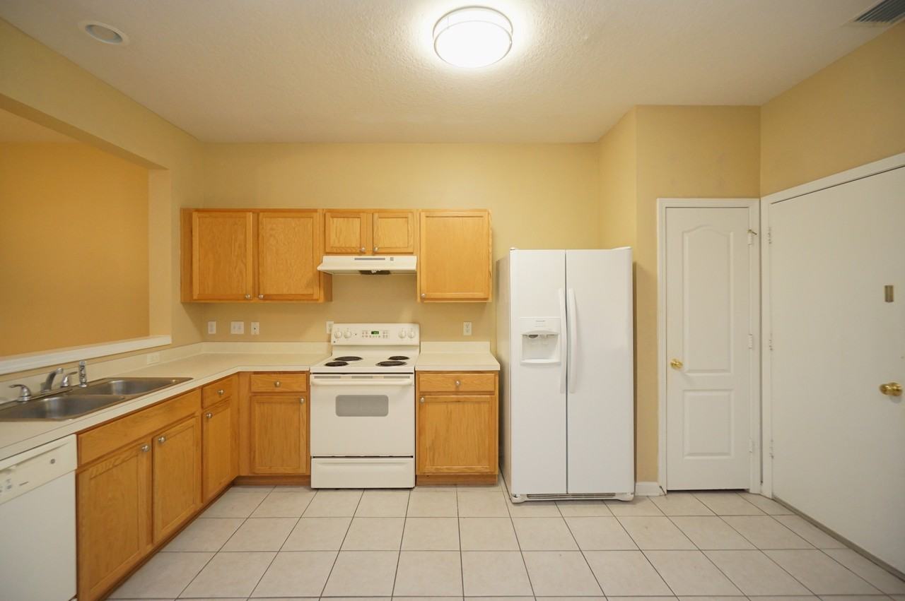 1038 Vista Cay Ct - Photo 4 of 21