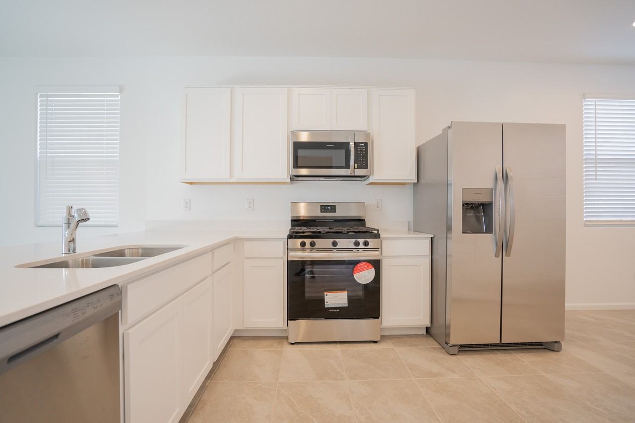 12517 W Luxton Ln - Photo 6 of 30