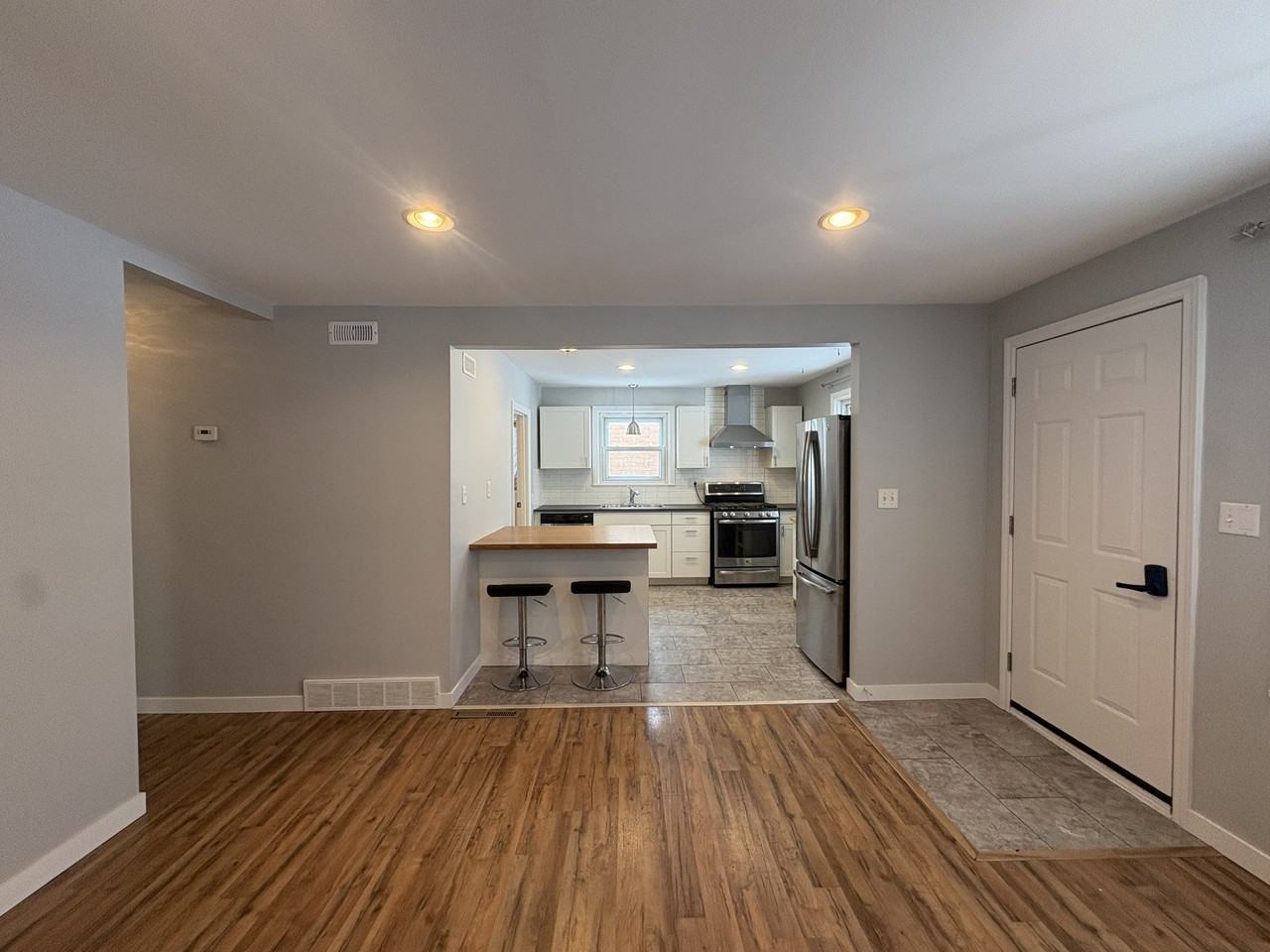 2747 Parent Ave - Photo 3 of 30