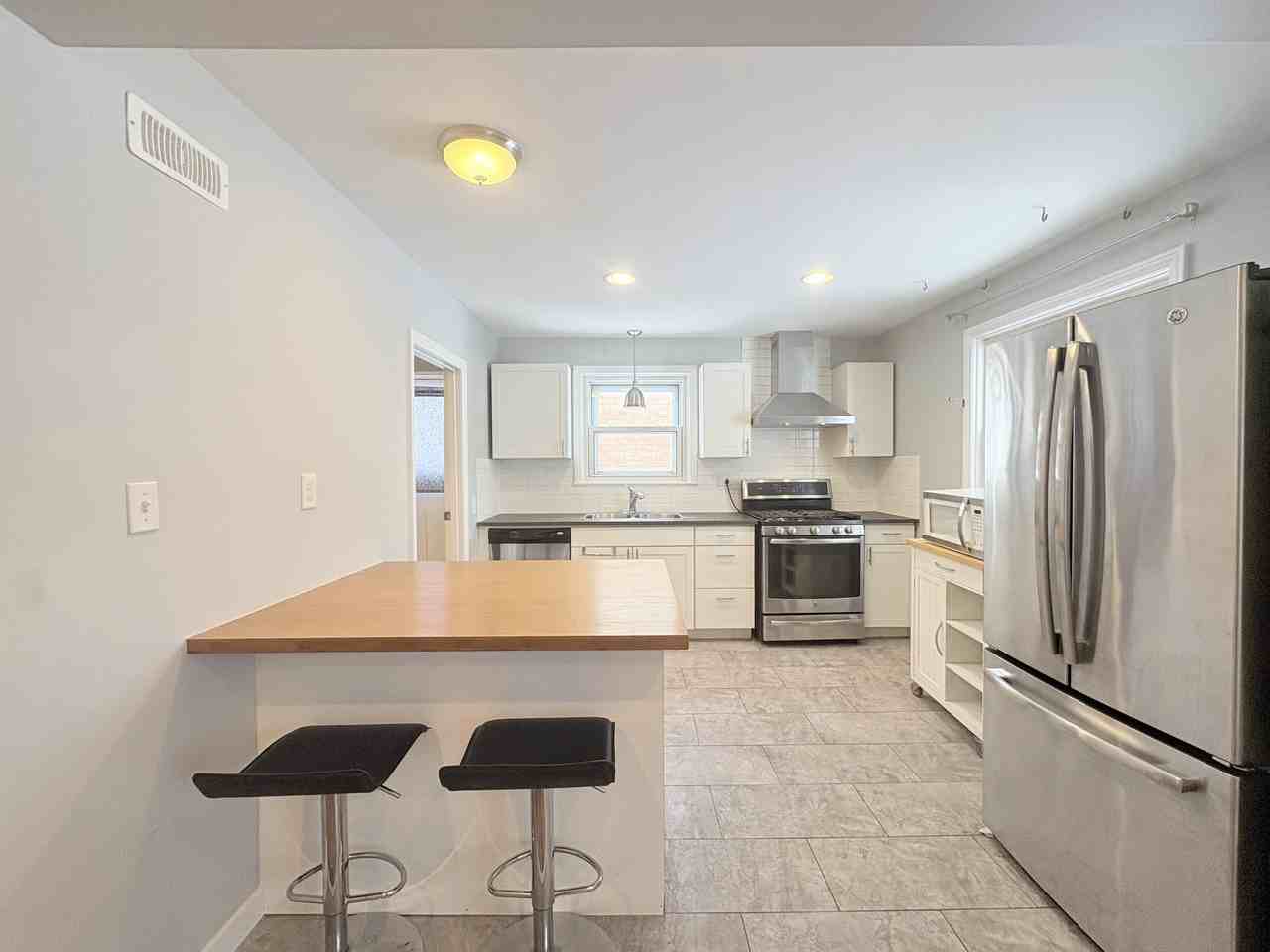 2747 Parent Ave - Photo 6 of 30