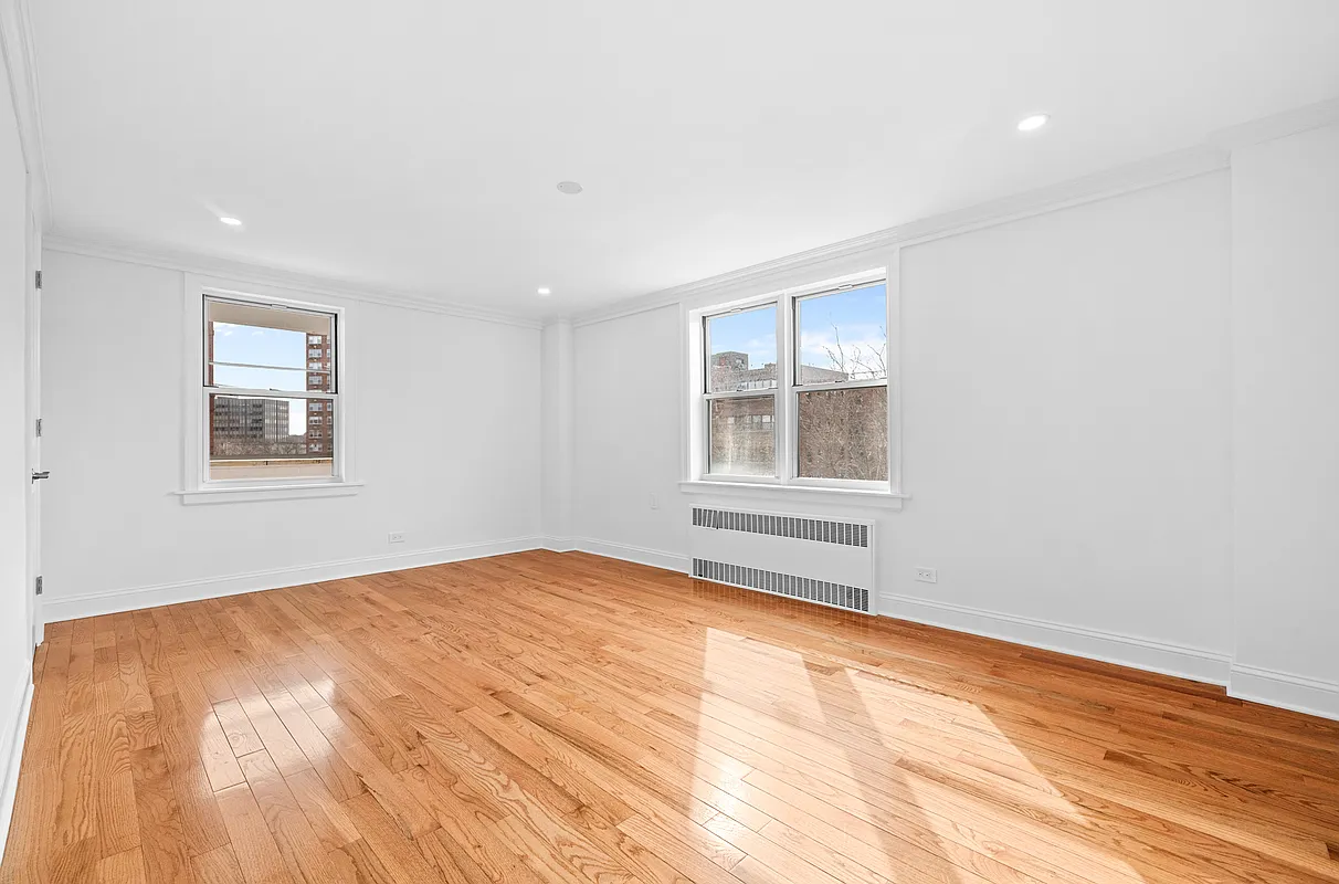 6945 108th St #6H - Photo 7 of 10