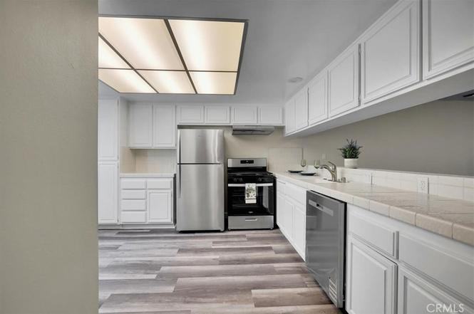 1214 S Alma St #4 - Photo 4 of 10