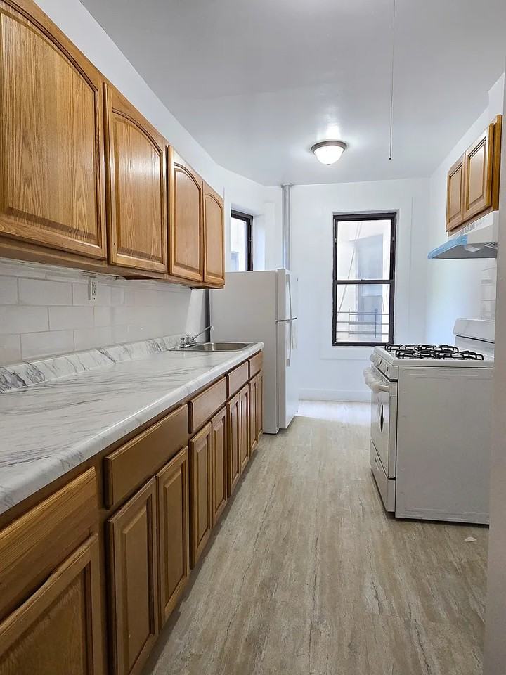 175 E 151St St - Photo 6 of 8