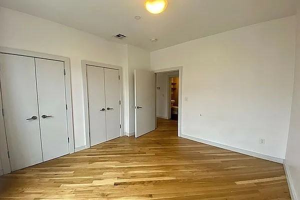 186 Putnam Ave - Photo 3 of 5