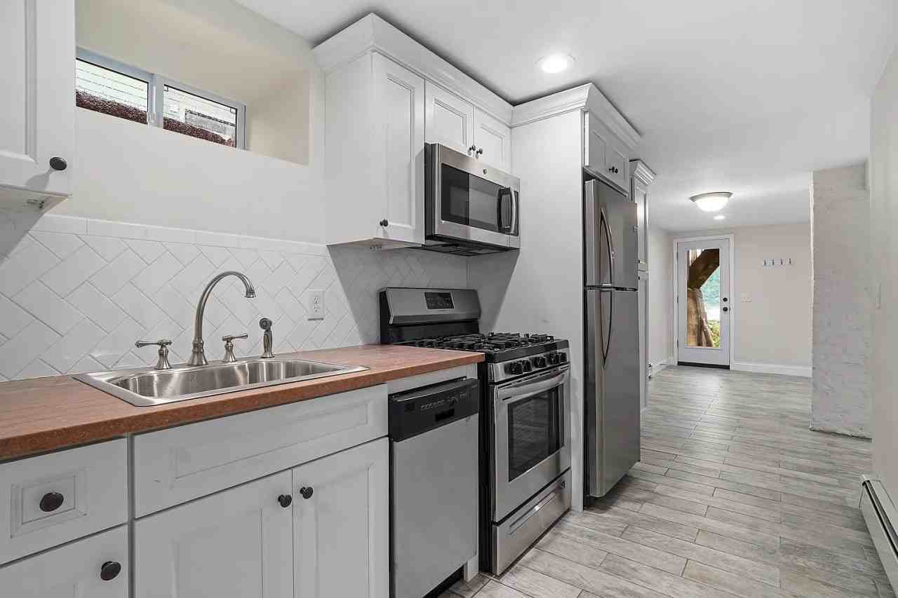 461 Warburton Ave - Photo 3 of 7