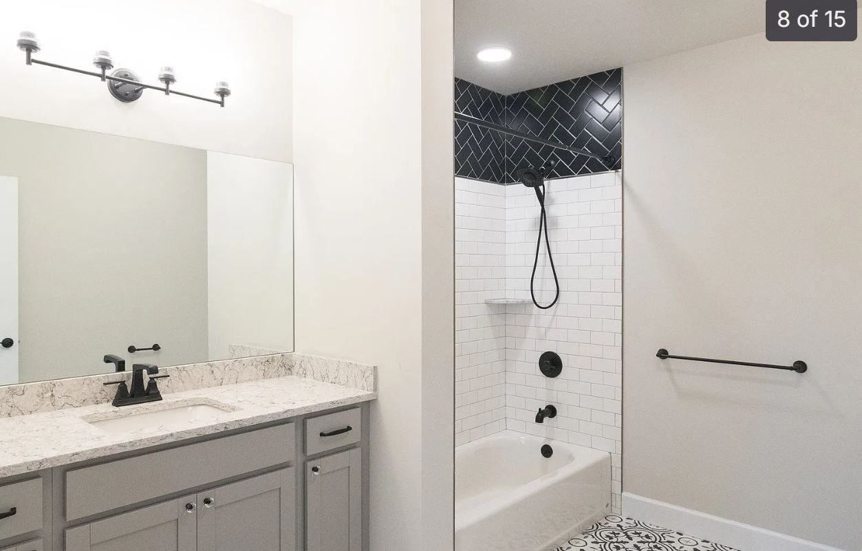 1090 New York Ave - Photo 2 of 12