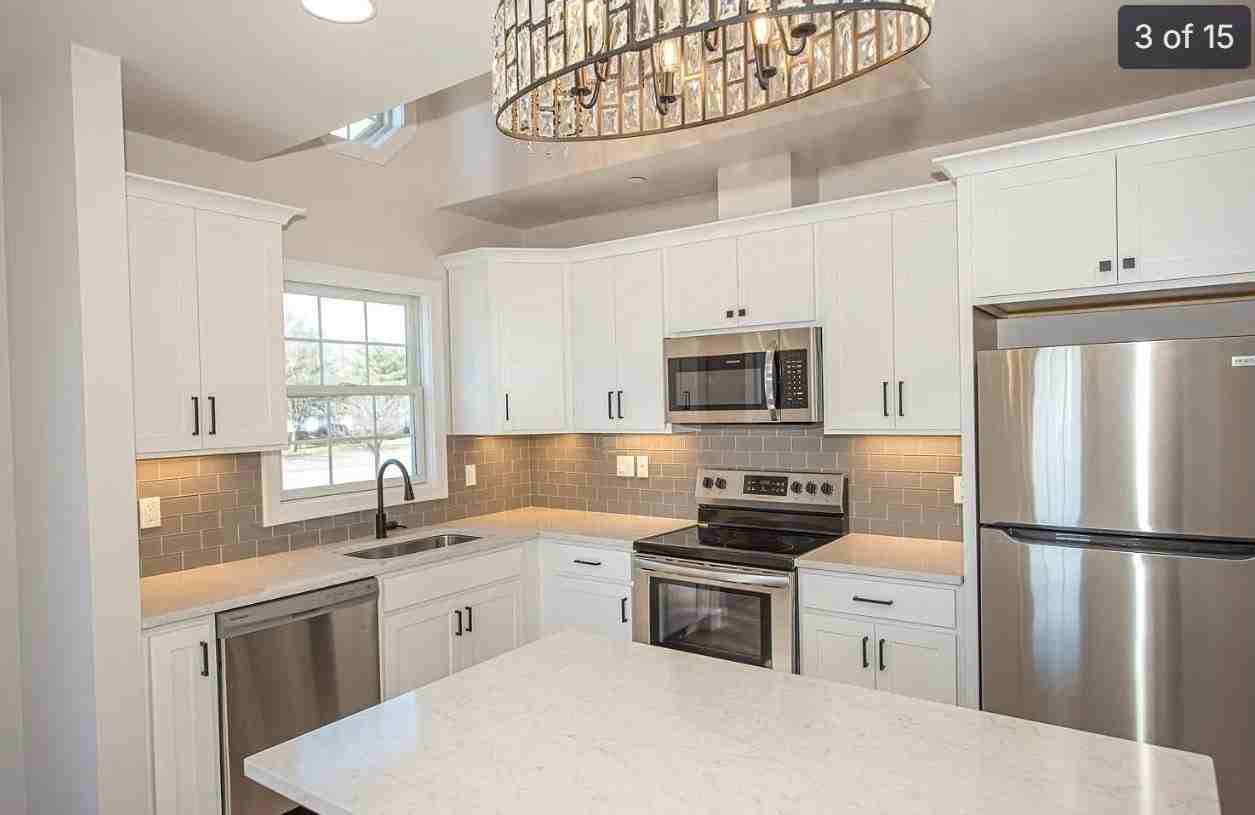 1090 New York Ave - Photo 4 of 12