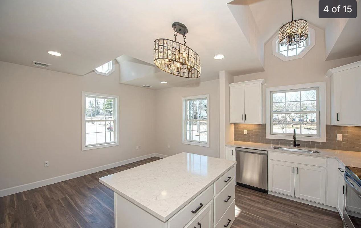 1090 New York Ave - Photo 5 of 12