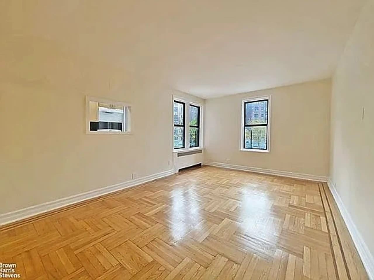 4580 Broadway - Photo 2 of 9