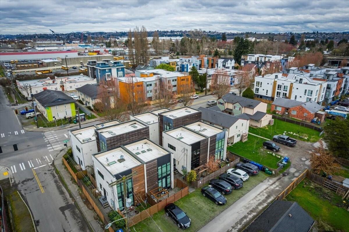 505 S Cloverdale St - Photo 3 of 11