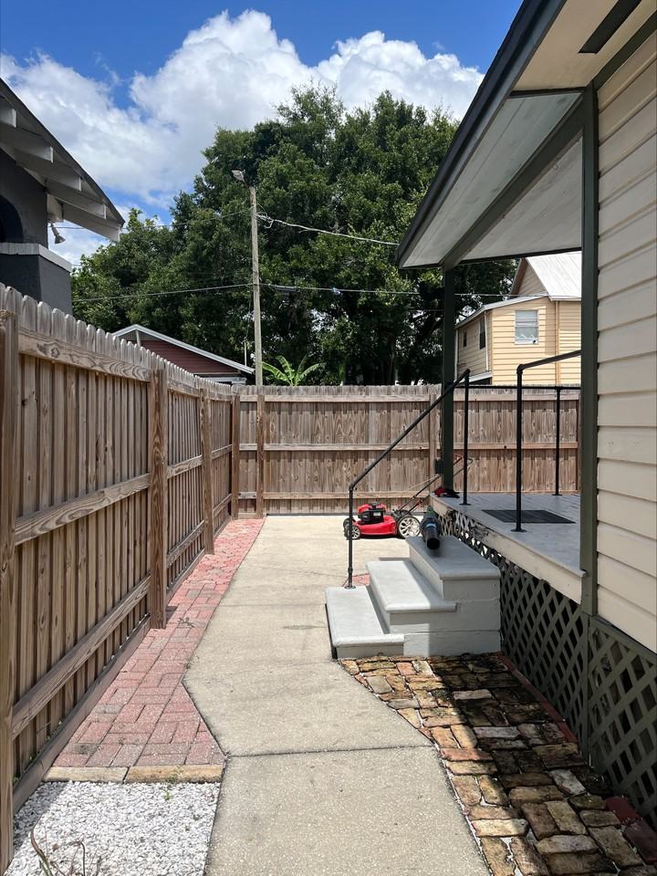 2516 N 12th St - Photo 3 of 20