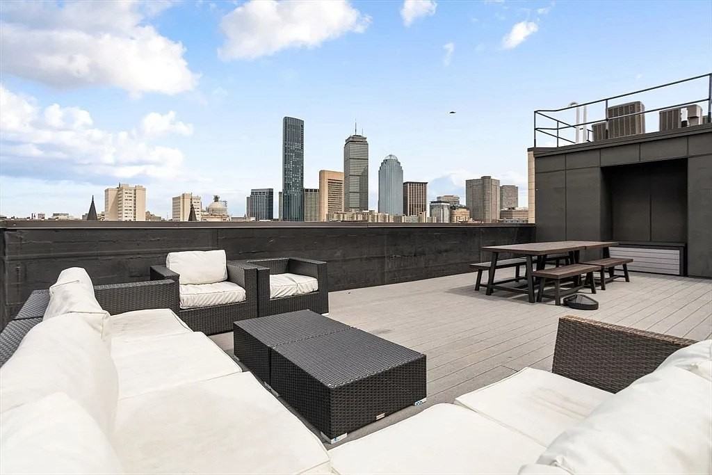 257 Northampton St - Photo 2 of 9