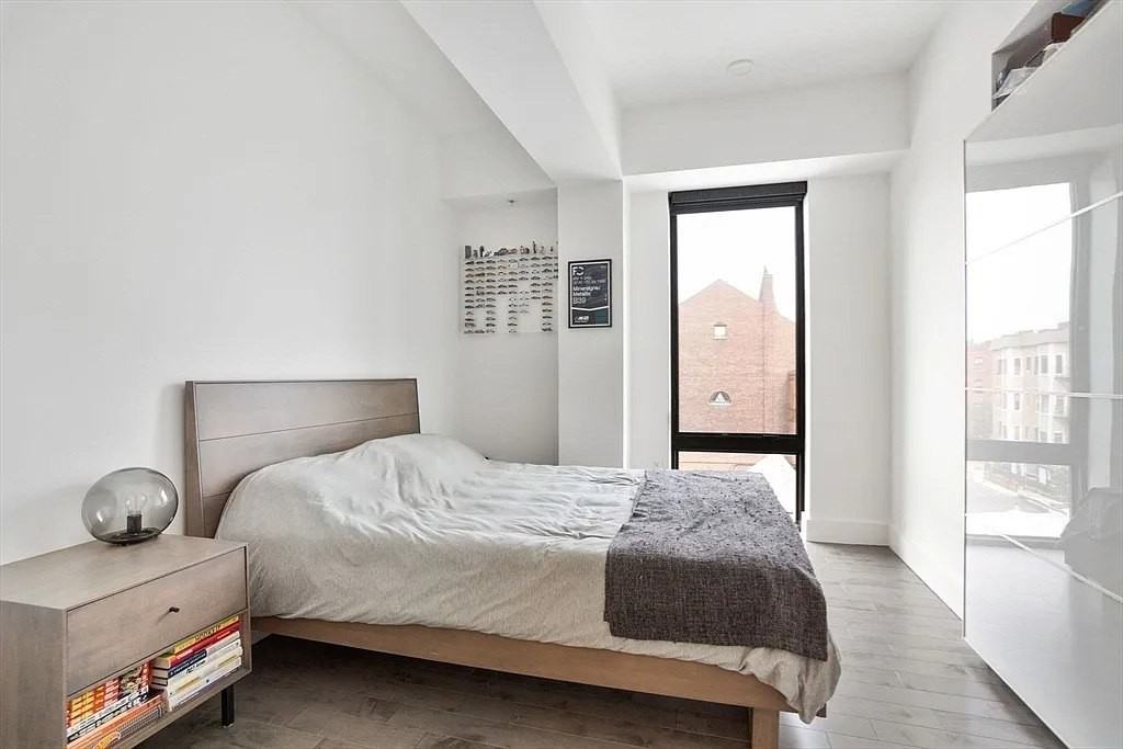 257 Northampton St - Photo 6 of 9