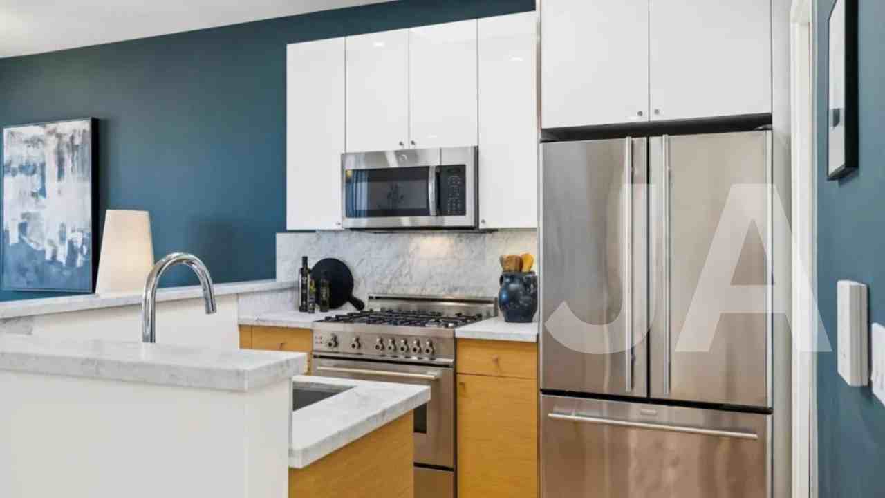 1106 Shelter Bay Ave - Photo 5 of 10