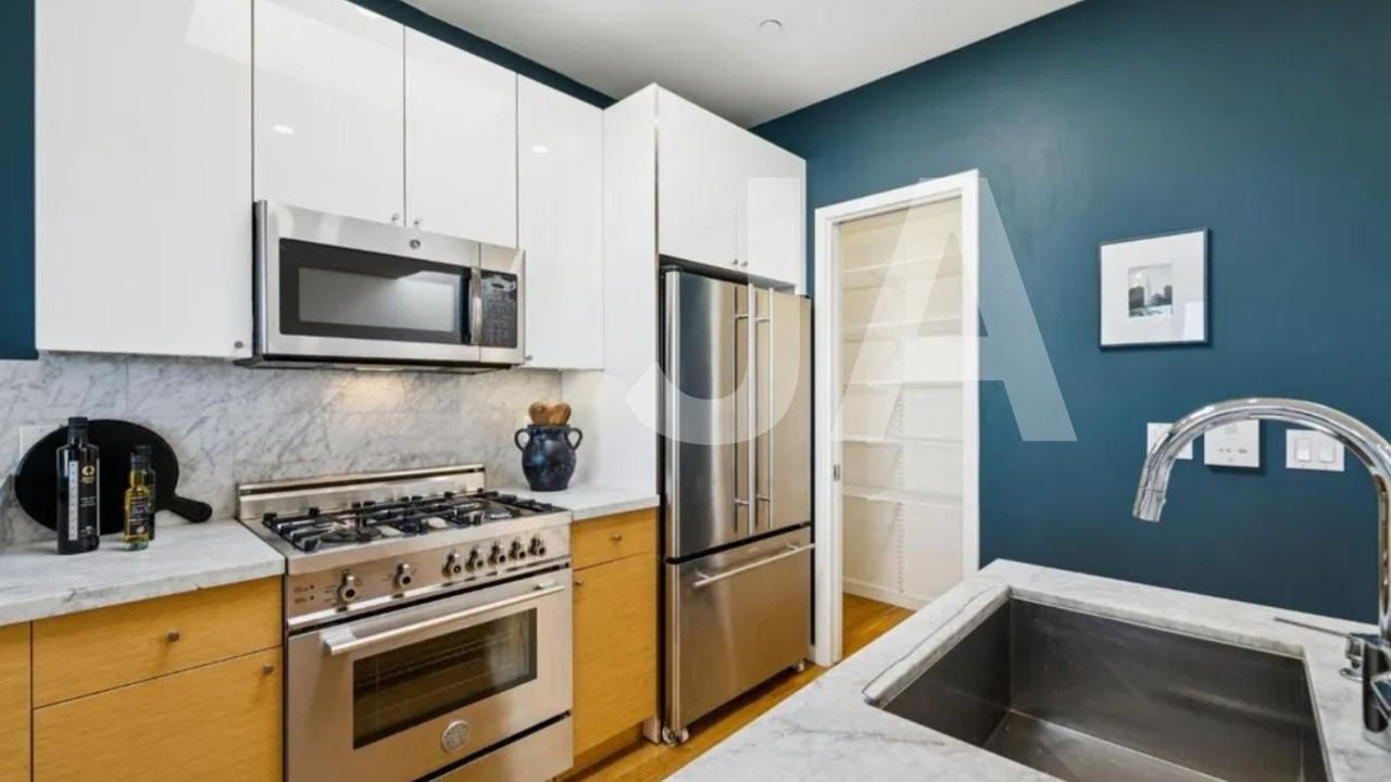 1106 Shelter Bay Ave - Photo 7 of 10